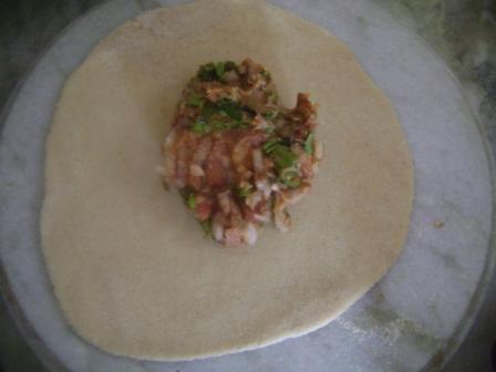 Once done, add the Rajma mixture at the center of flat bread.
